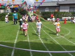 芝生広場でたのしい運動会